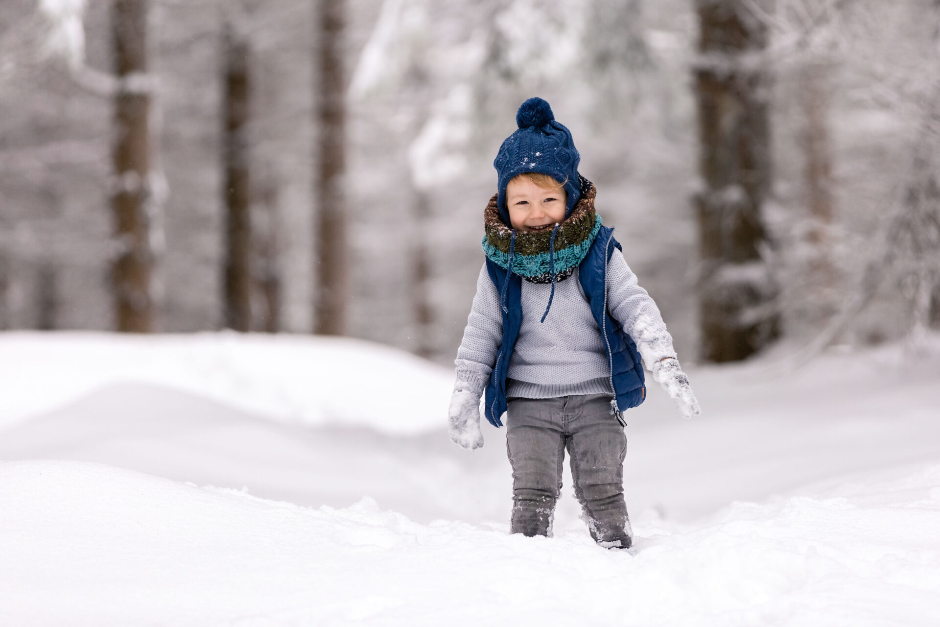 Lapsivalokuvat. Lapsi ulkona. 