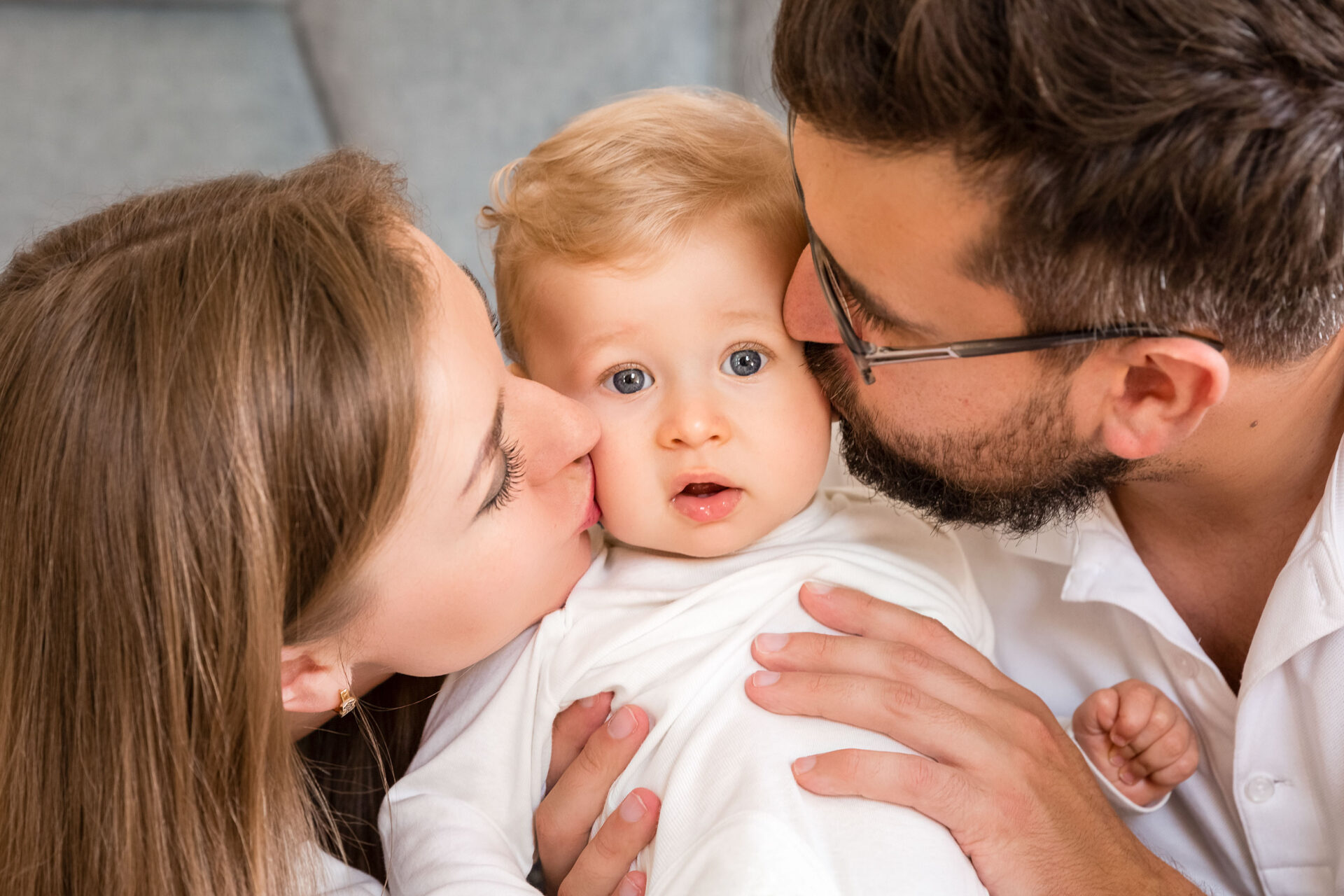 Lapsivalokuvat ja perhekuvat Jyväskylässä sisällä kotona