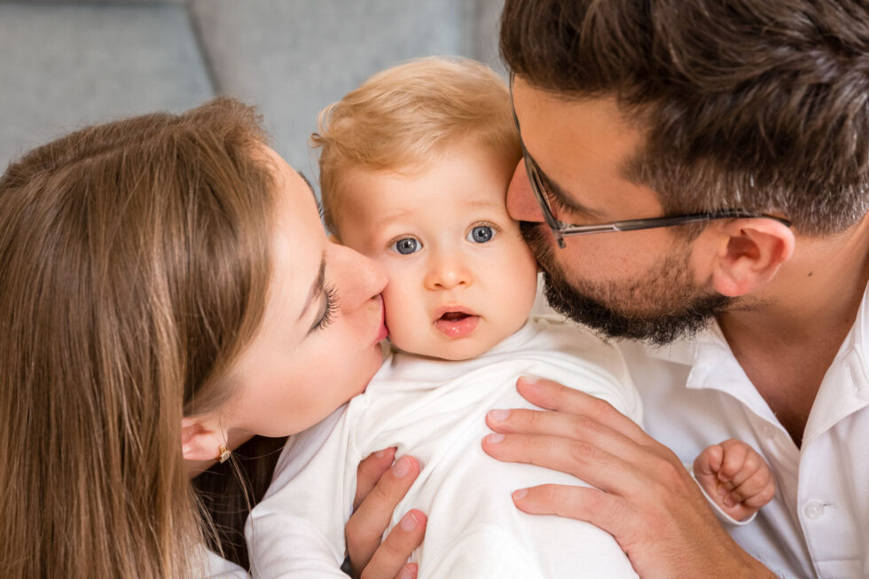 Lapsivalokuvat ja perhekuvat Jyväskylässä sisällä kotona