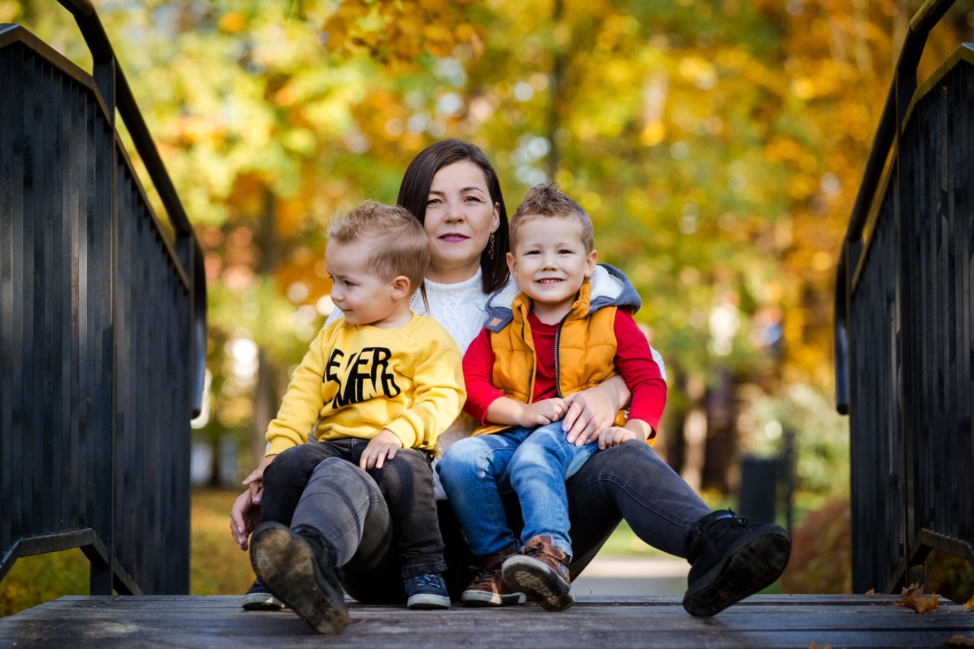 Lapsivalokuvat ja perhekuvat Jyväskylässä ulkona puistossa